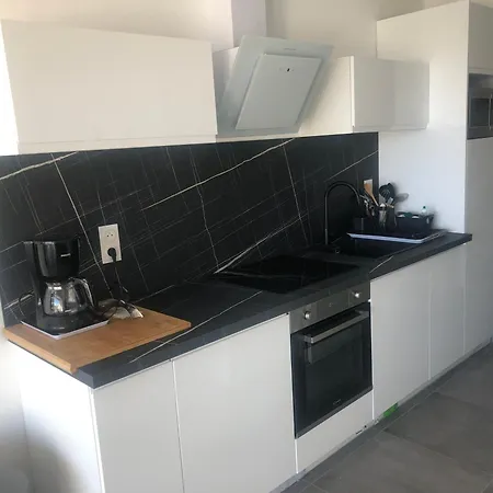 U Paradisu アパート カルヴィ